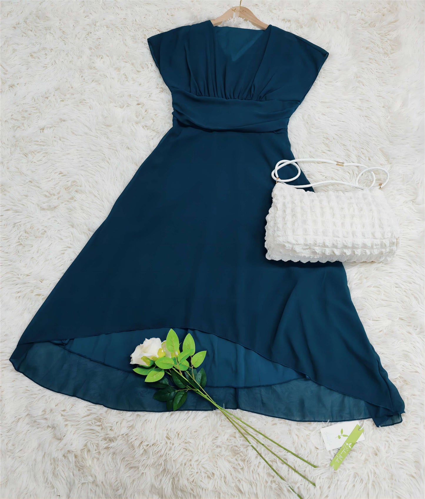 Geneviève - Robe élégante fluide à manches papillon