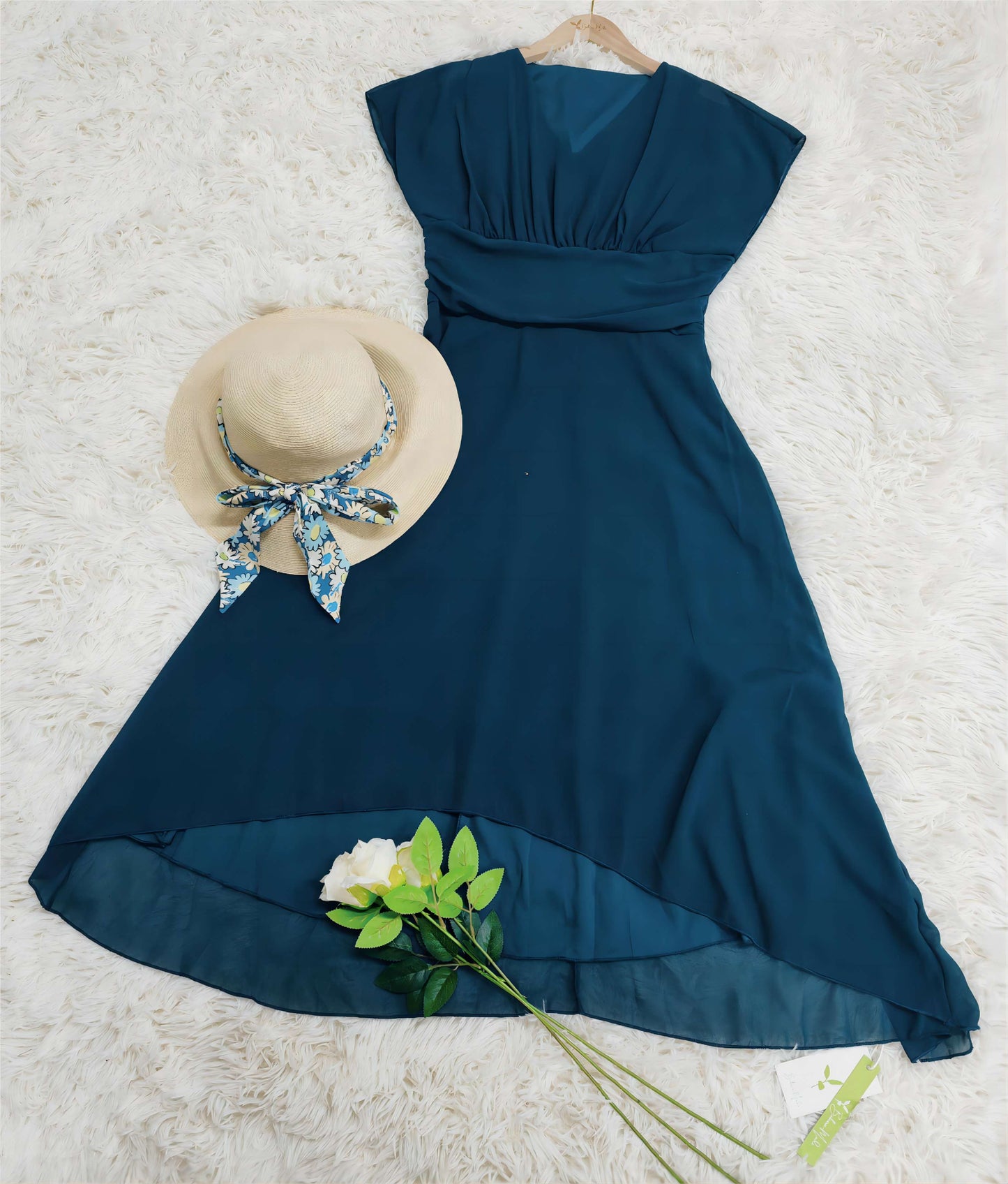 Geneviève - Robe élégante fluide à manches papillon