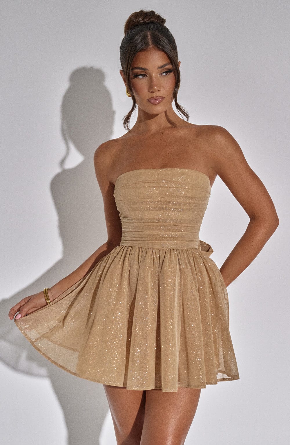 Nora - Robe bustier courte à paillettes dorées