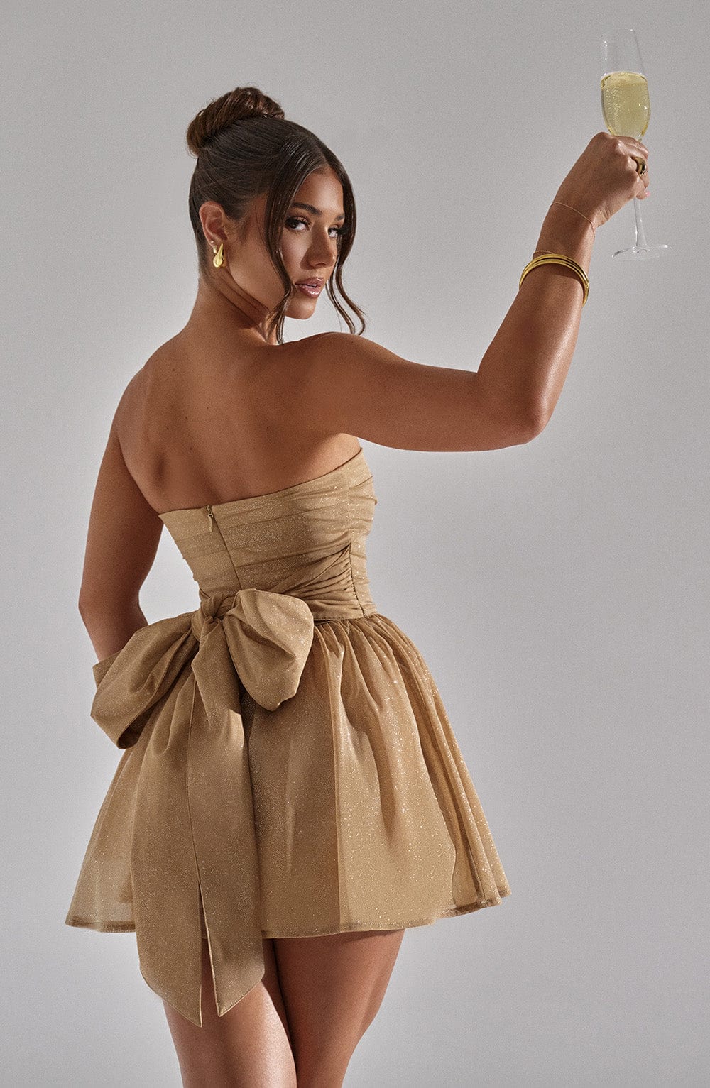 Nora - Robe bustier courte à paillettes dorées