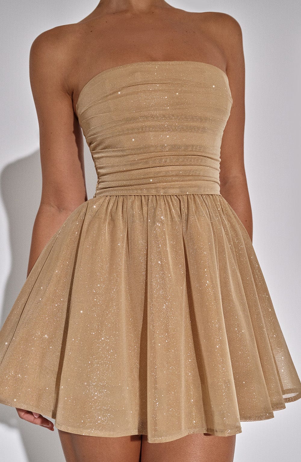 Nora - Robe bustier courte à paillettes dorées