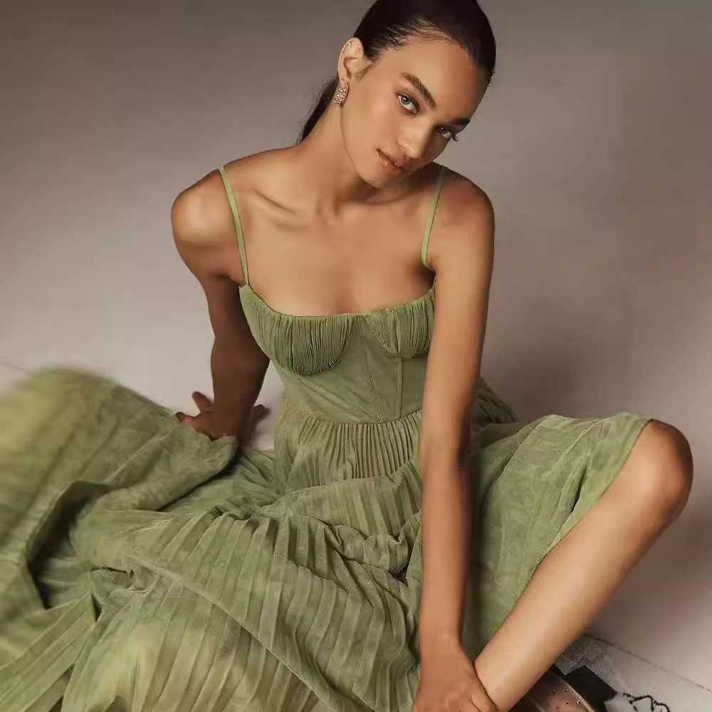 Elina - Robe longue plissée à fines bretelles