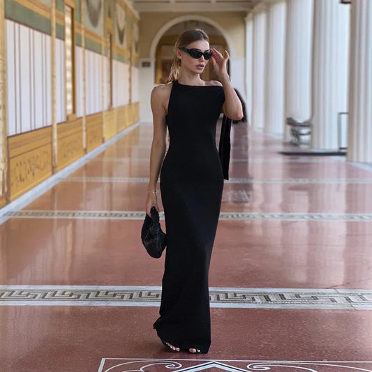 Ariana - Robe longue noire asymétrique élégante